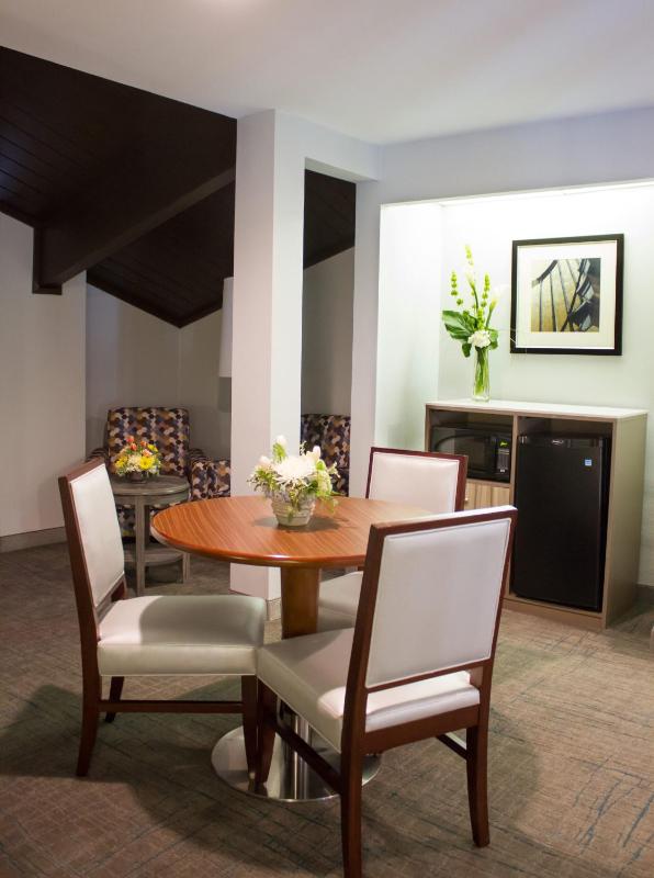 King suite with Balcony and Sofa Bed - Non-Smoking image 3