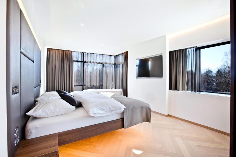 Executive Double Room image 1