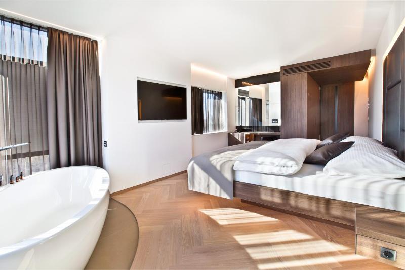 Executive Double Room image 3