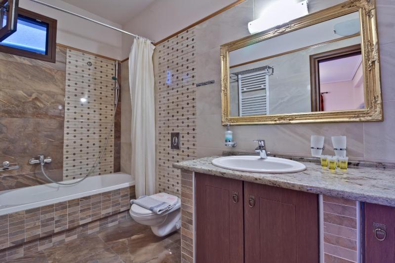 Family Apartment with Balcony and Meteora View image 2