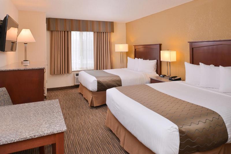 Double Room with Two Double Beds - Disability Access image 2