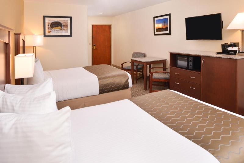 Double Room with Two Double Beds - Disability Access image 3