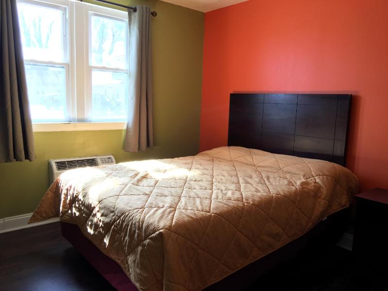 Deluxe King Room image 4