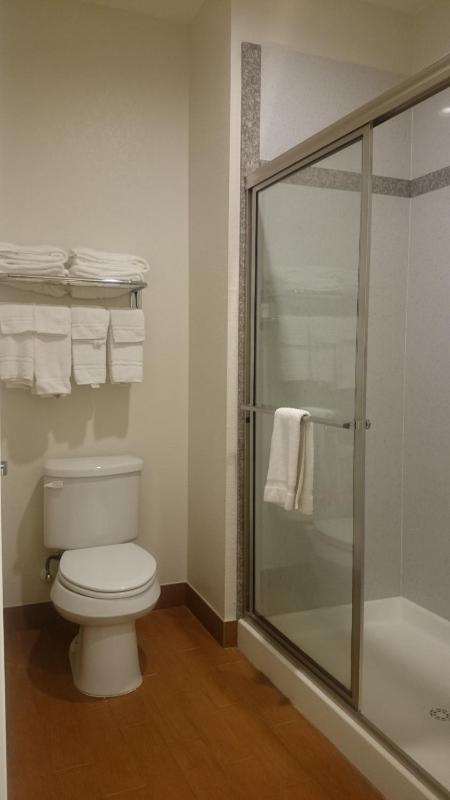 Queen Room with Two Queen Beds - Non-Smoking image 2