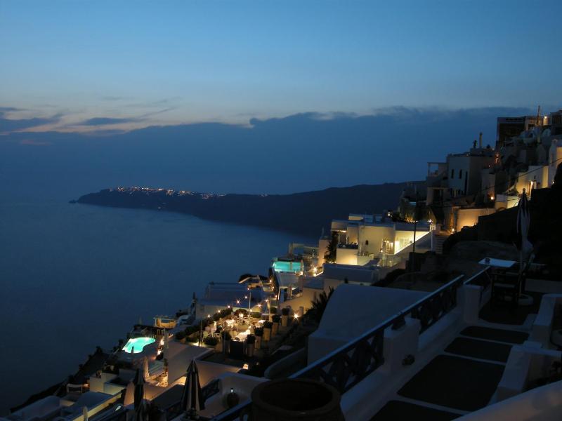 One-Bedroom Apartment with Caldera view image 4