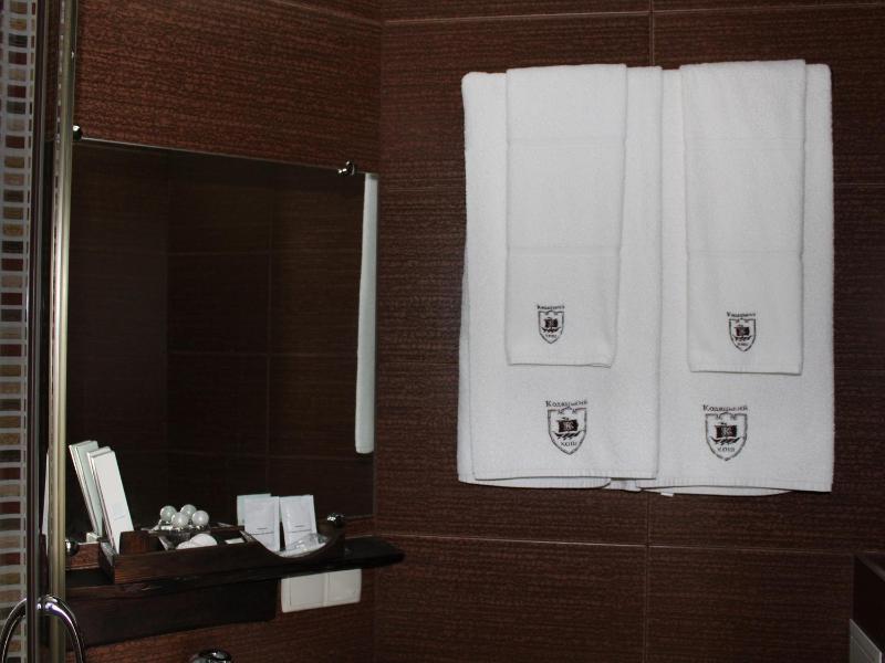 Double Room image 4