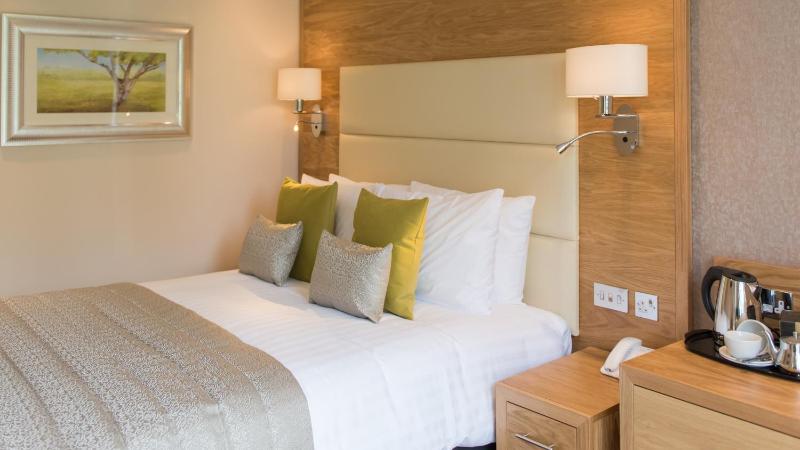 Deluxe Double Room with Balcony image 4