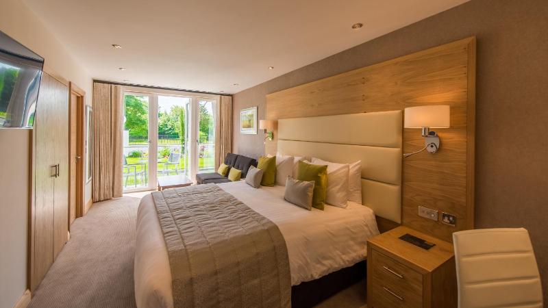 Deluxe Double Room with Balcony image 3