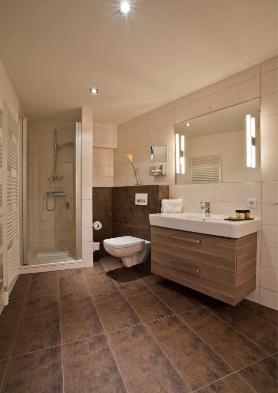 Family Room (2 Adults + 1 Child) image 2