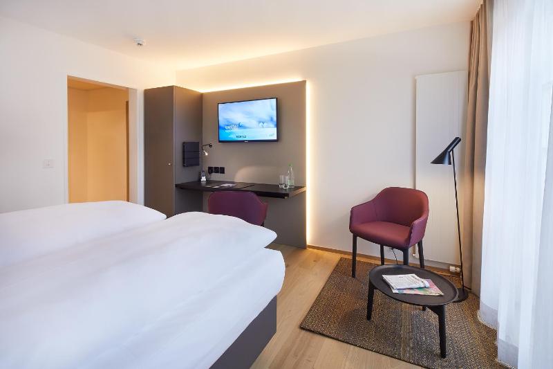 Classic Double Room image 2