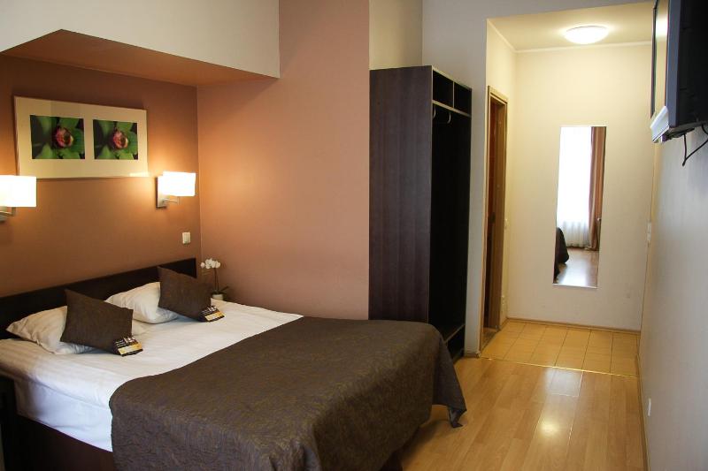 Double or Twin Room with Garden View image 2