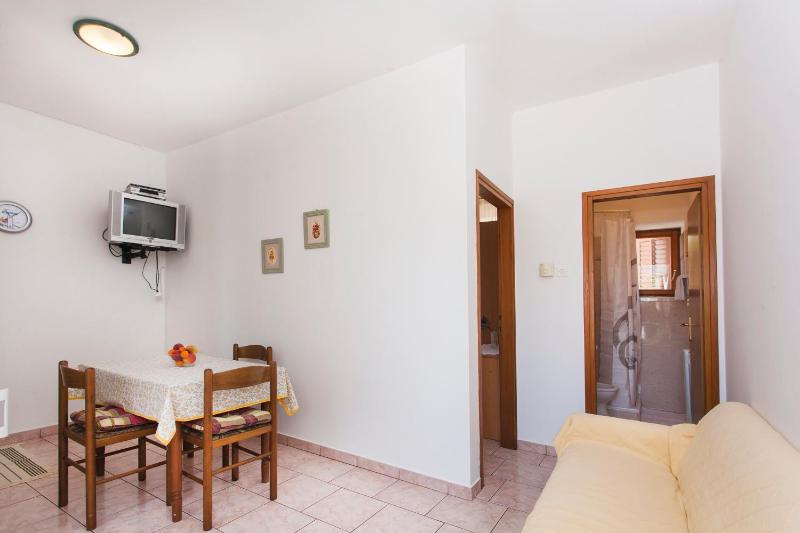 Apartment image 3