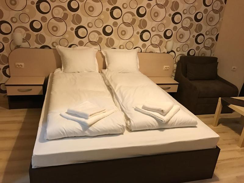 Double Room image 3