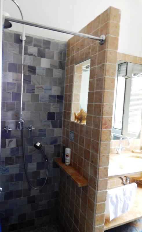 Small Twin Room image 3