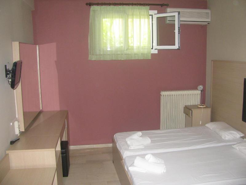 Double or Twin Basement Room image 3