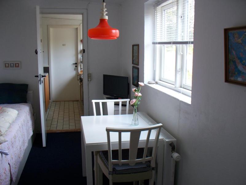 Twin Room image 4