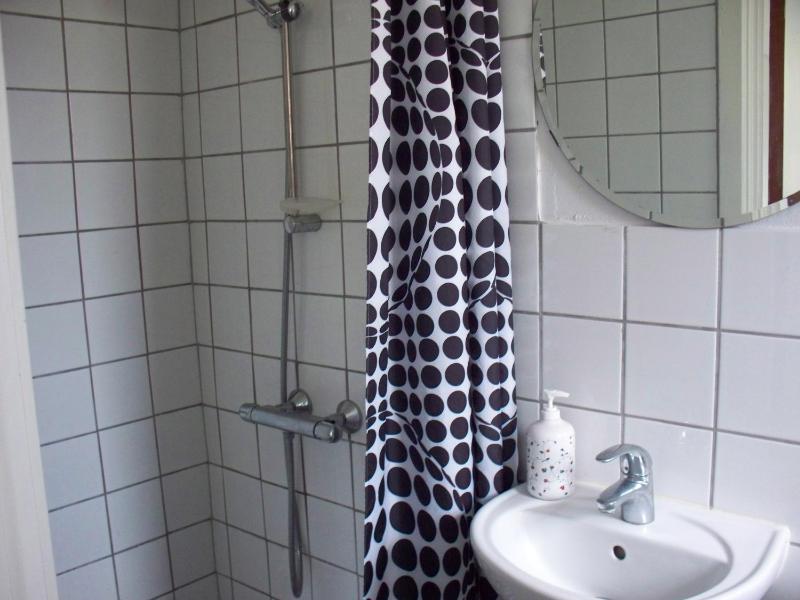 Twin Room image 3