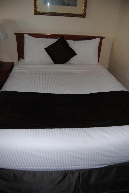 Economy Inn - image 16