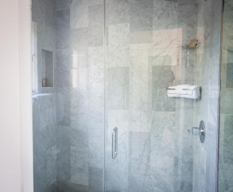 Surf Themed Queen Room image 3