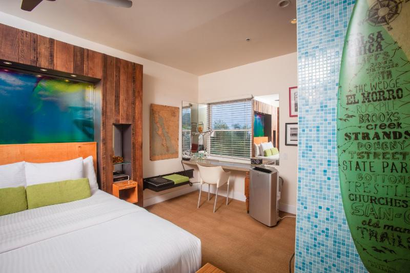 Surf Themed Queen Room image 4