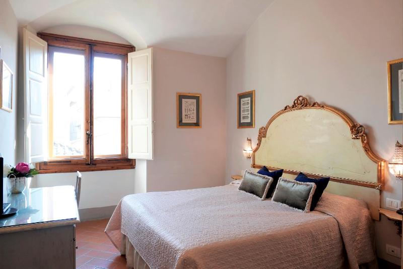 Superior Double Room with View image 3