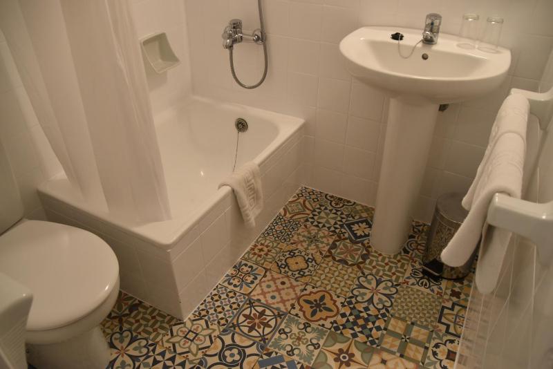 Double or Twin Room image 2