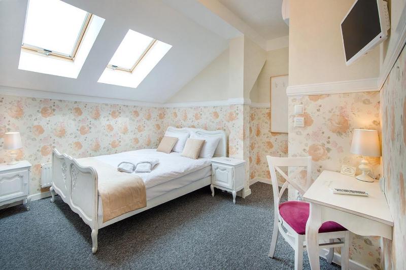 Family Apartment (king size bed + small bed 90x170cm) image 4