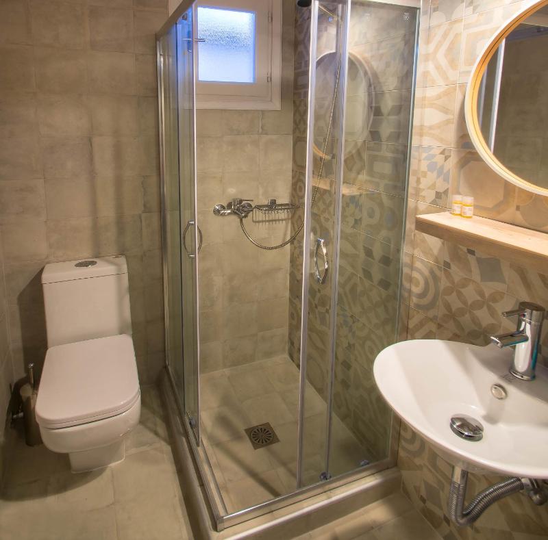 Standard Double Room image 4