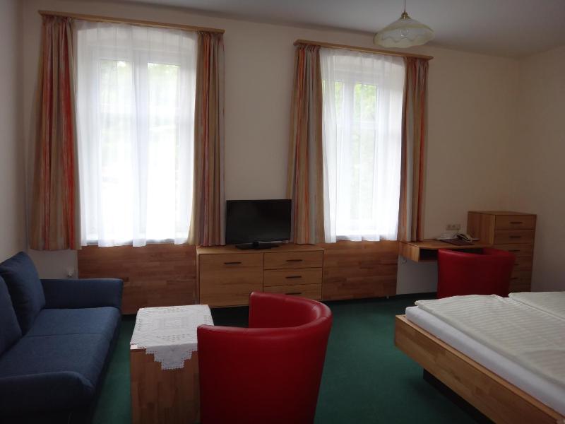 Large Double Room image 4