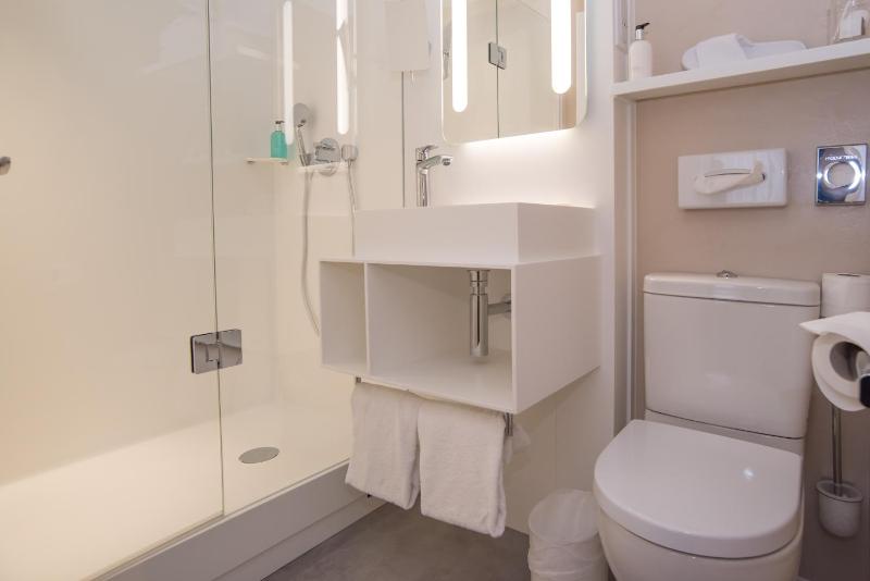 Superior Double or Twin Room image 4