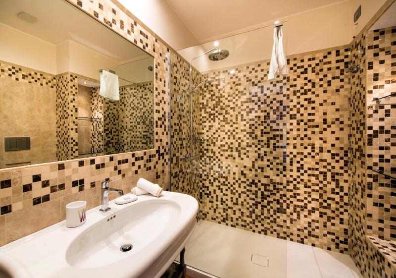 Queen Superior Double or Twin Room image 3