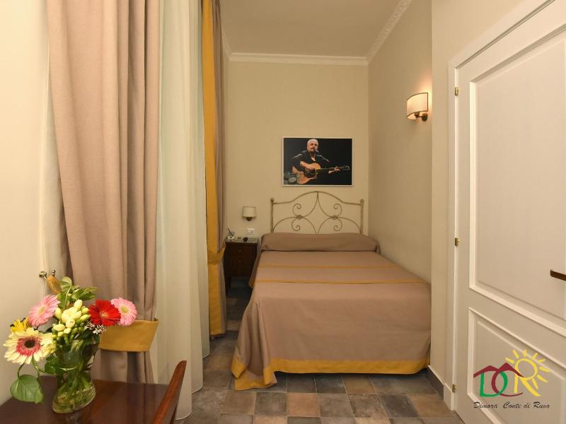Small Double Room image 4