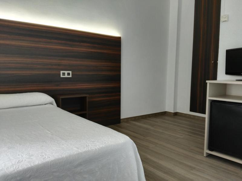 Single Room image 3