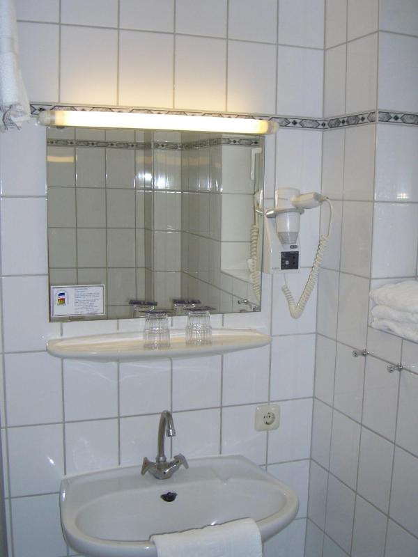 Double Room image 3