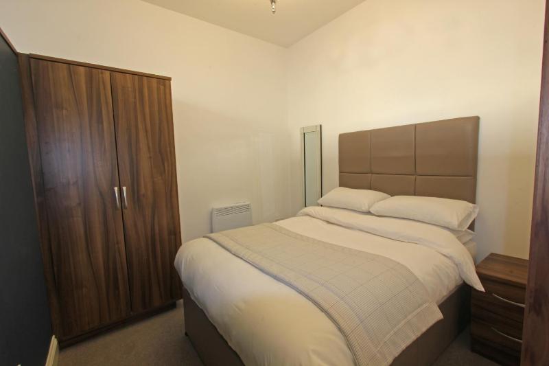 One-Bedroom Apartment image 3