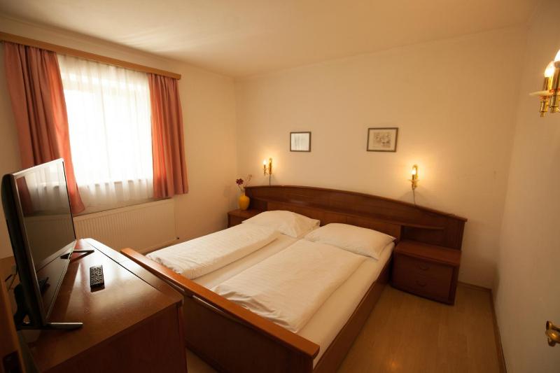 Double Room image 3