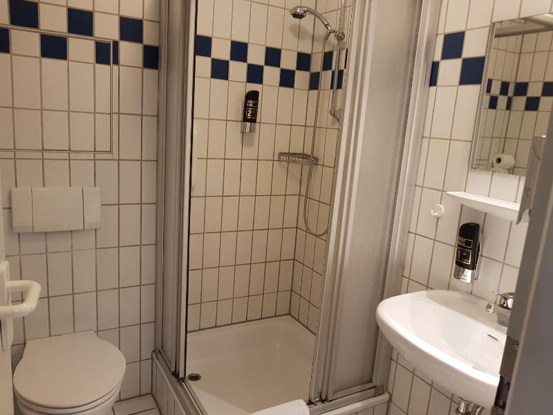Double Room image 4