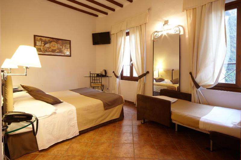 Triple Room image 2