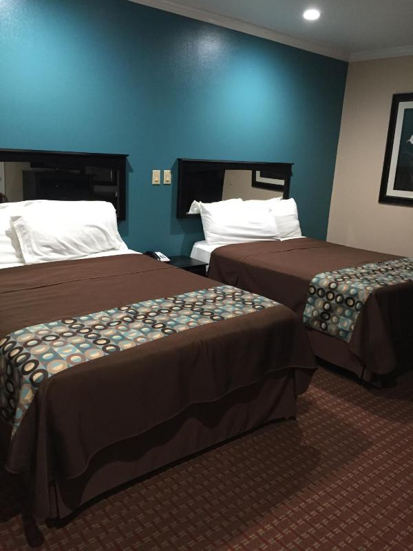 Scottish Inns and Suites Timbercreek - image 8