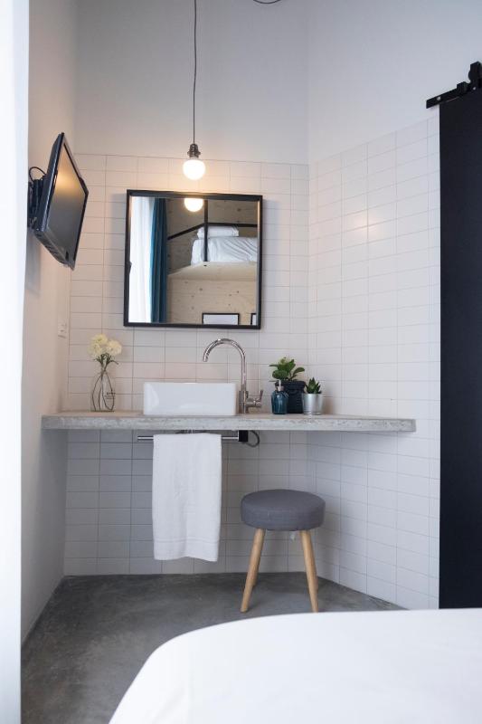 Double or Twin Room image 3