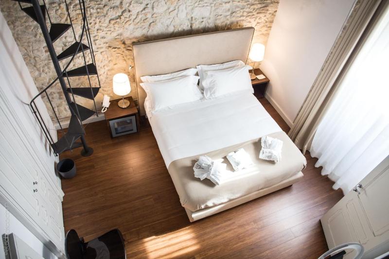 Deluxe Double Room image 2