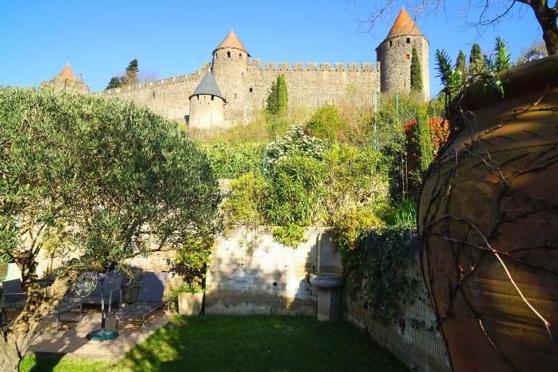 Sous les courtines - image 2