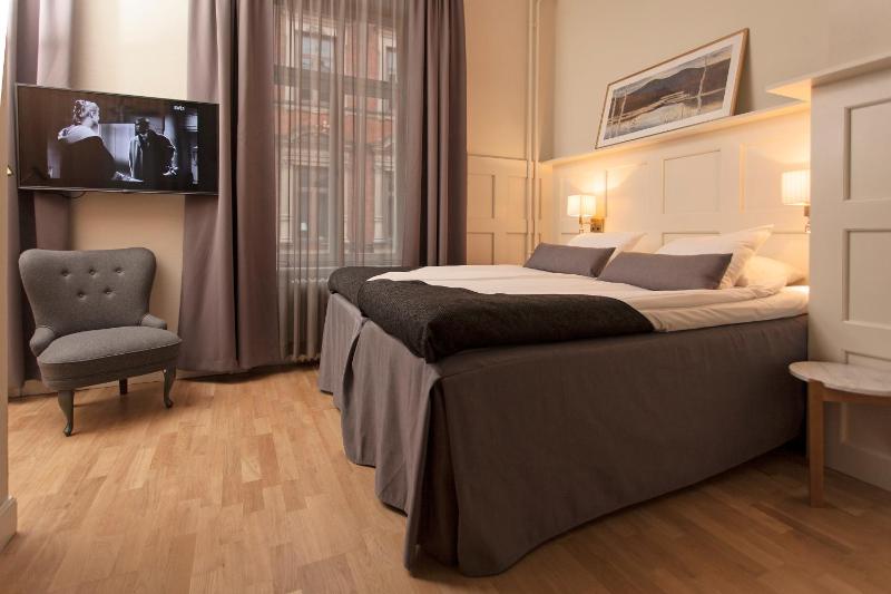 Standard Queen Room image 4