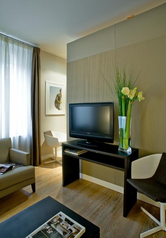 Suite (3 Adults) image 4