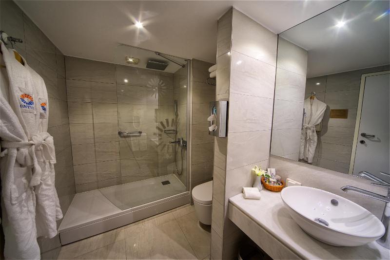 King Suite image 2