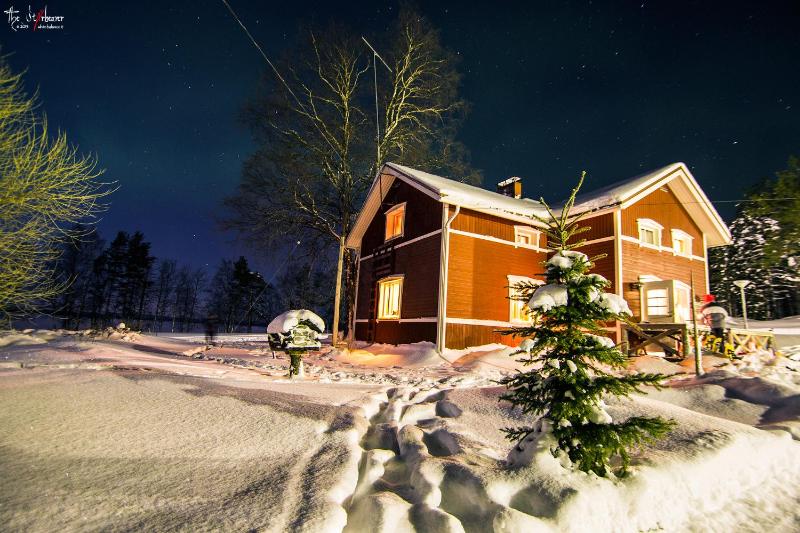 Four-Bedroom Cottage with Sauna image 1