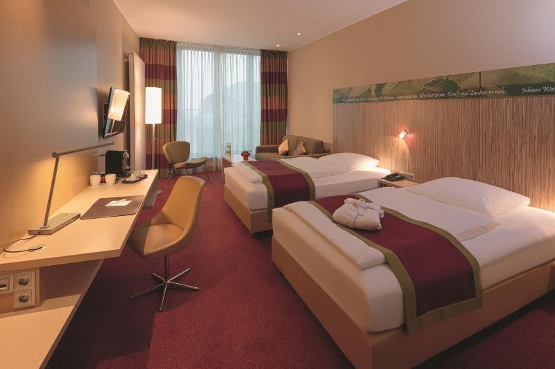 Superior Twin Room image 1