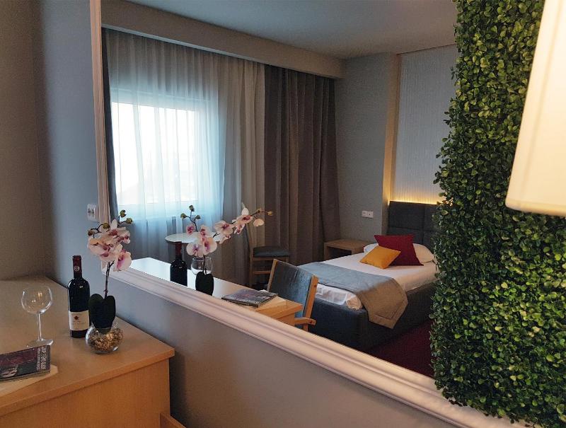 Double or Twin Room image 3