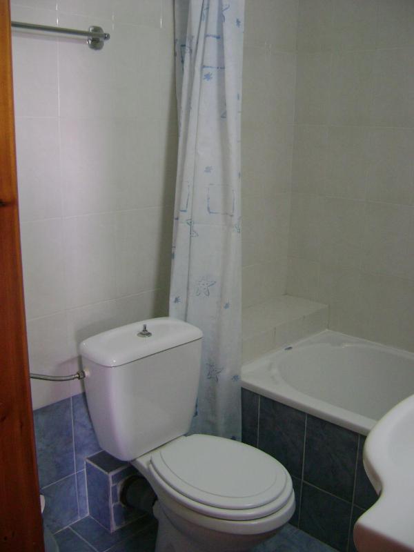 Standard Triple Room image 2
