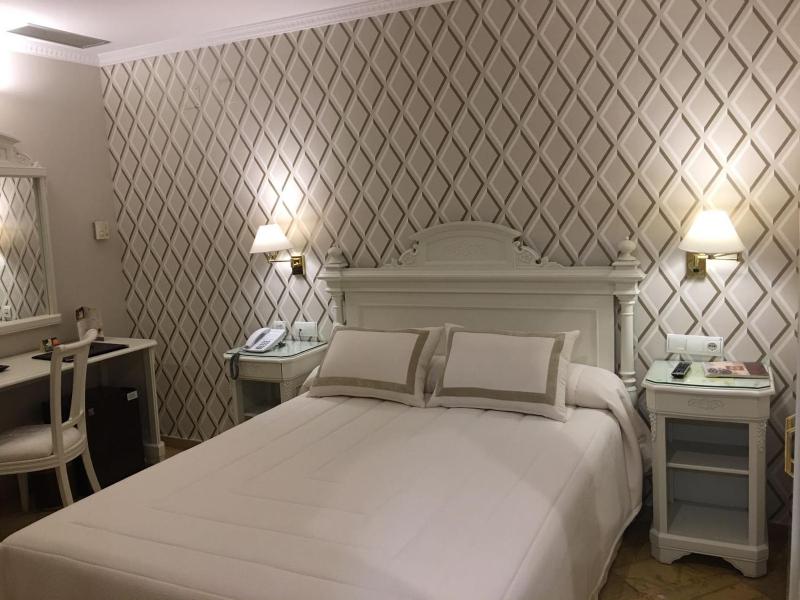 Double Room image 4